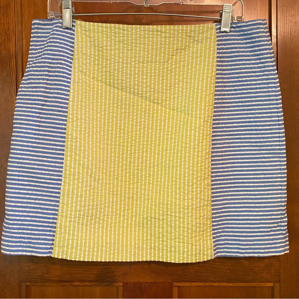 Vineyard Vines seersucker skirt. GUC